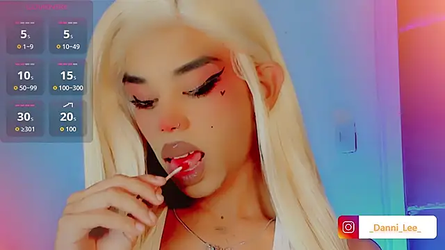 Snapshot of DanniLee_ chatting on 11-03-25, 11:04 DanniLee online show from 11-03-25, 11:04