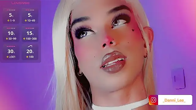 Snapshot of DanniLee_ chatting on 11-15-25, 08:05 DanniLee online show from 11-15-25, 08:05