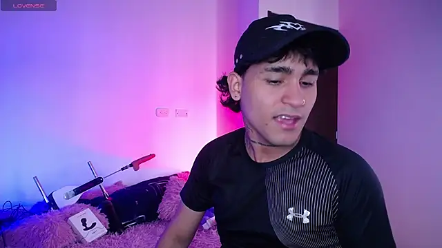 Snapshot of christianwang chatting on 10-21-25, 08:42 christianwang online show from 10-21-25, 08:42