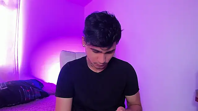 Snapshot of christianwang chatting on 12-22-25, 08:06 christianwang online show from 12-22-25, 08:06