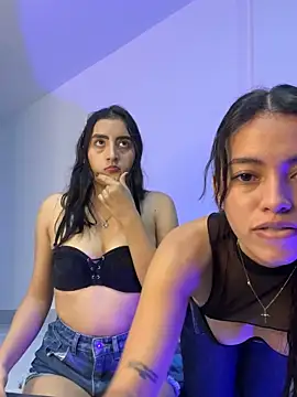 Snapshot of EmySofia chatting on 10-21-25, 02:34 EmySofia online show from 10-21-25, 02:34