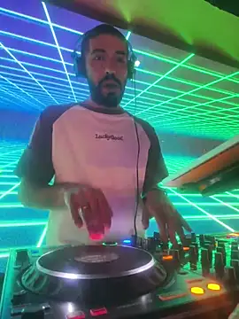 Snapshot of djtimka chatting on 10-11-25, 08:07 djtimka online show from 10-11-25, 08:07