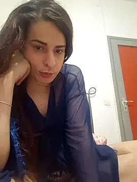 Snapshot of perla97 chatting on 12-16-24, 10:24 perla97 online show from 12-16-24, 10:24