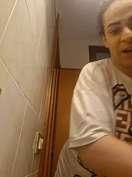 Snapshot of perla97 chatting on 02-16-25, 10:21 perla97 online show from 02-16-25, 10:21