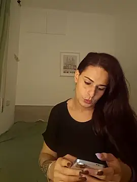 Snapshot of perla97 chatting on 10-18-25, 06:41 perla97 online show from 10-18-25, 06:41