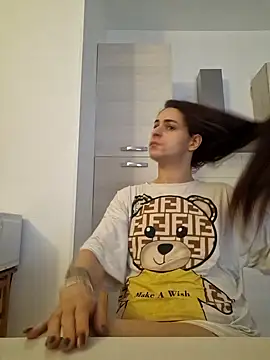 Snapshot of perla97 chatting on 10-27-25, 01:04 perla97 online show from 10-27-25, 01:04