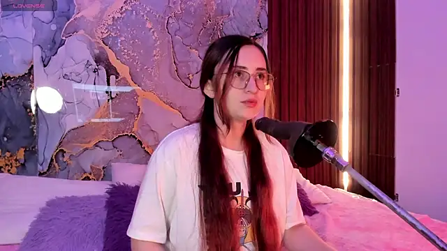 centaurigirl online show from 11-21-25, 04:00