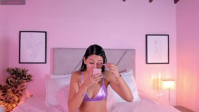 Snapshot of Emilyh_ chatting on 02-20-26, 11:32 Emilyh online show from 02-20-26, 11:32