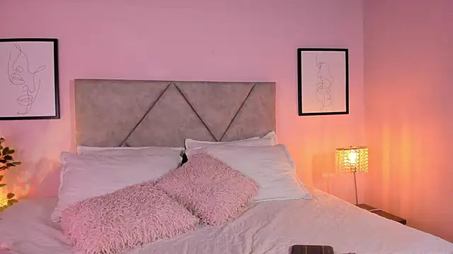 Snapshot of Emilyh_ chatting on 03-10-26, 11:26 Emilyh online show from 03-10-26, 11:26