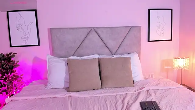 Snapshot of Emilyh_ chatting on 04-09-26, 07:08 Emilyh online show from 04-09-26, 07:08