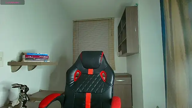 Snapshot of KazzuRoux001 chatting on 12-06-24, 12:12 KazzuRoux001 online show from 12-06-24, 12:12