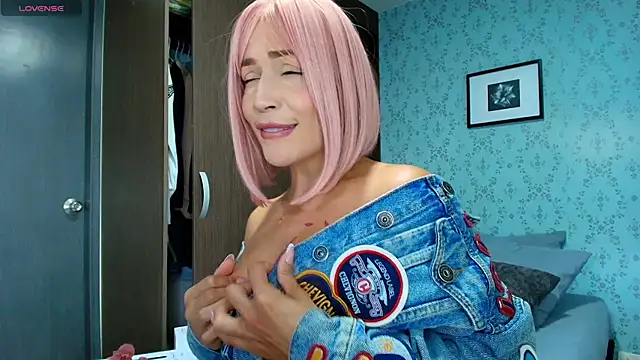 Snapshot of KazzuRoux001 chatting on 01-05-25, 09:25 KazzuRoux001 online show from 01-05-25, 09:25