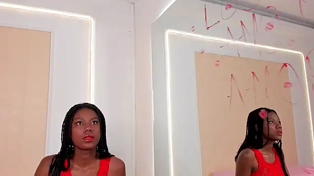 Snapshot of Roxxana-queen chatting on 01-25-25, 07:07 Roxxana-queen online show from 01-25-25, 07:07