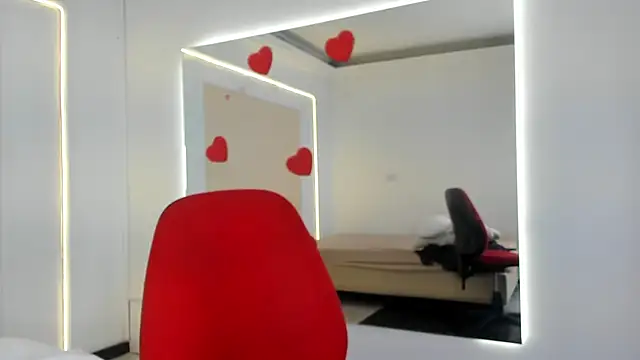 Snapshot of Roxxana-queen chatting on 02-23-25, 12:30 Roxxana-queen online show from 02-23-25, 12:30