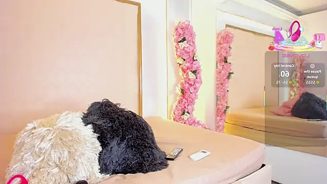 Snapshot of Roxxana-queen chatting on 10-13-25, 04:29 Roxxana-queen online show from 10-13-25, 04:29