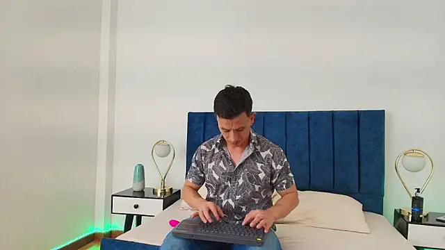 Andrewfalcon online show from 03-11-25, 07:14