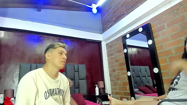 Snapshot of EmilyHot_1 chatting on 12-13-24, 01:01 EmilyHot 1 online show from 12-13-24, 01:01