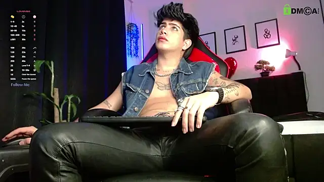 Snapshot of LyleBennett_ chatting on 03-31-26, 11:43 LyleBennett online show from 03-31-26, 11:43