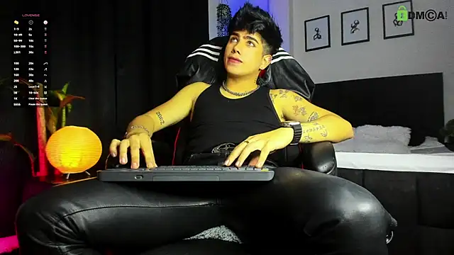 Snapshot of LyleBennett_ chatting on 06-02-26, 02:13 LyleBennett online show from 06-02-26, 02:13