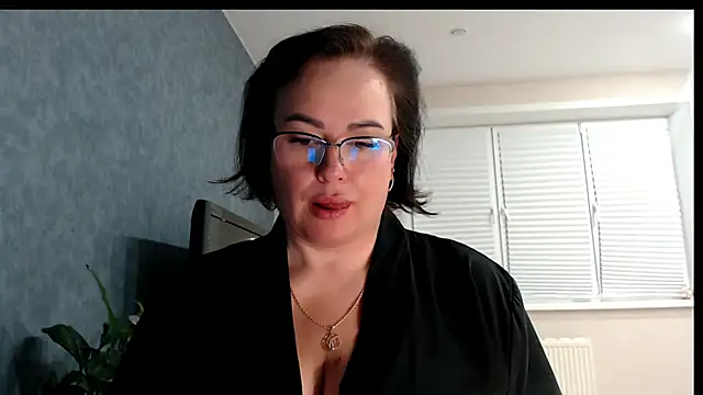 Nora Star online show from 12-20-25, 06:04