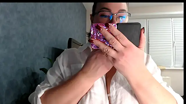 Nora Star online show from 01-17-26, 07:06