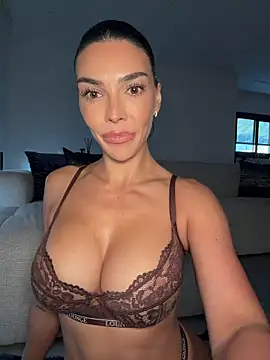 Snapshot of krissiswrld- chatting on 03-07-26, 03:42 krissiswrld- online show from 03-07-26, 03:42