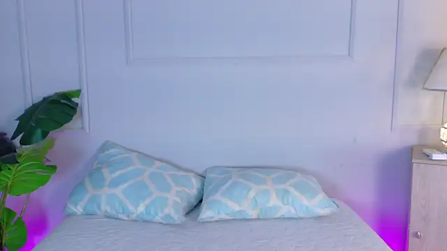 MiaOconner online show from 09-10-25, 07:47