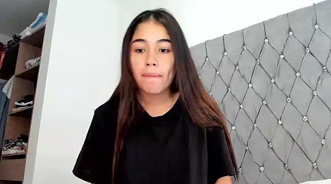 Snapshot of AriaMontgomery chatting on 12-17-24, 07:37 AriaMontgomery online show from 12-17-24, 07:37