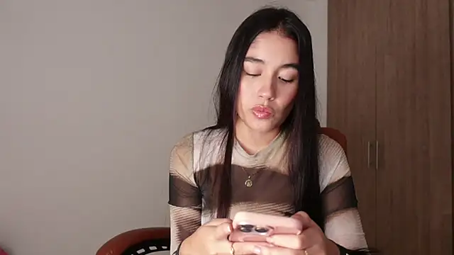 AriaMontgomery online show from 11-17-25, 01:33