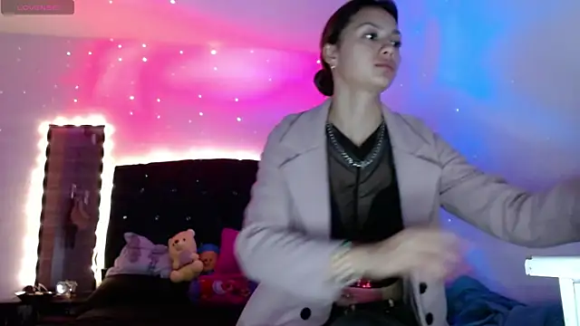 Snapshot of holy_juli chatting on 01-17-25, 03:45 holy juli online show from 01-17-25, 03:45