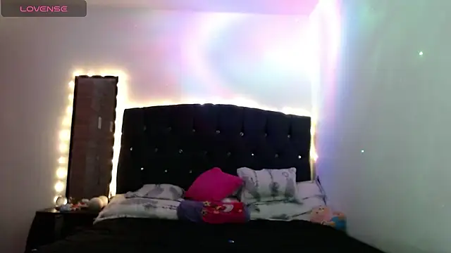 Snapshot of holy_juli chatting on 02-11-25, 04:33 holy juli online show from 02-11-25, 04:33