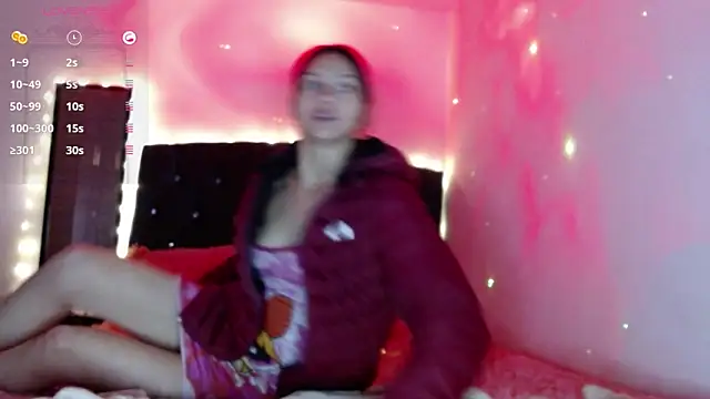 Snapshot of holy_juli chatting on 02-15-25, 04:25 holy juli online show from 02-15-25, 04:25