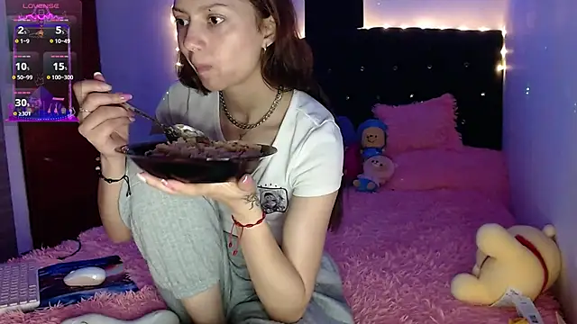 Snapshot of holy_juli chatting on 03-15-25, 03:40 holy juli online show from 03-15-25, 03:40