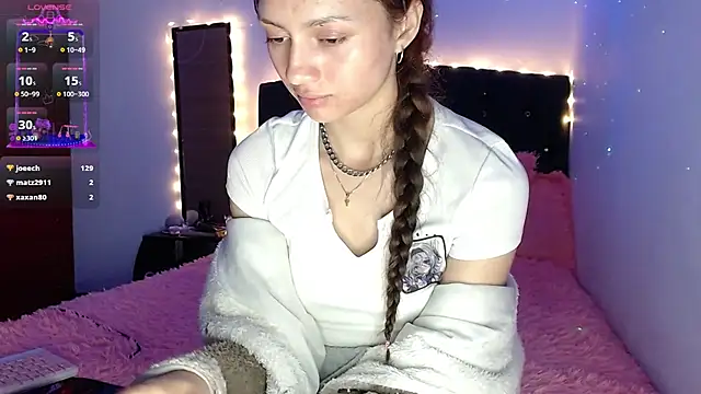 Snapshot of holy_juli chatting on 03-15-25, 09:52 holy juli online show from 03-15-25, 09:52