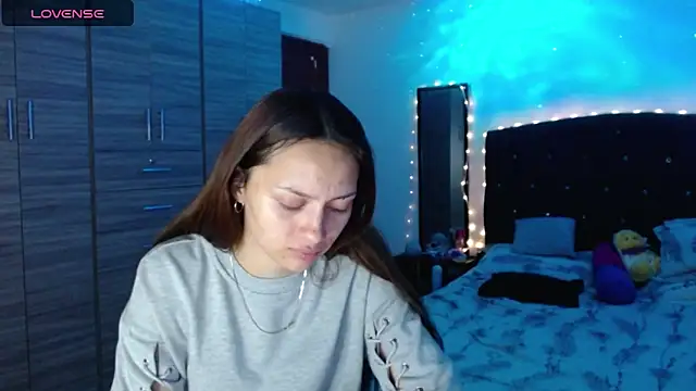 Snapshot of holy_juli chatting on 09-11-25, 02:55 holy juli online show from 09-11-25, 02:55