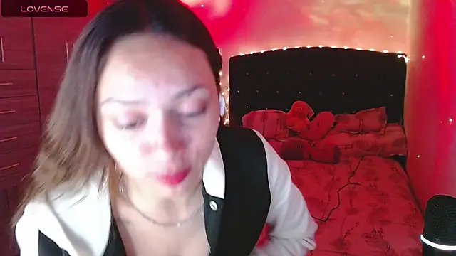 Snapshot of holy_juli chatting on 09-25-25, 04:38 holy juli online show from 09-25-25, 04:38