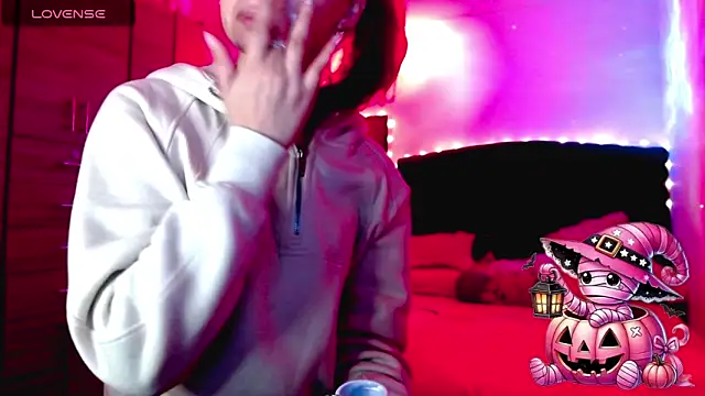 Snapshot of holy_juli chatting on 10-22-25, 03:40 holy juli online show from 10-22-25, 03:40