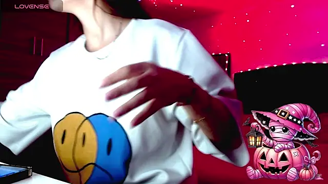 Snapshot of holy_juli chatting on 10-29-25, 03:20 holy juli online show from 10-29-25, 03:20