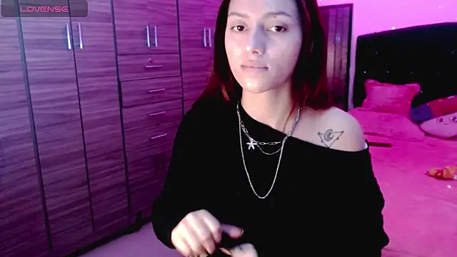 Snapshot of holy_juli chatting on 11-02-25, 03:31 holy juli online show from 11-02-25, 03:31