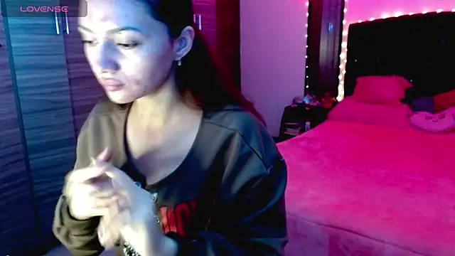 Snapshot of holy_juli chatting on 11-05-25, 03:39 holy juli online show from 11-05-25, 03:39