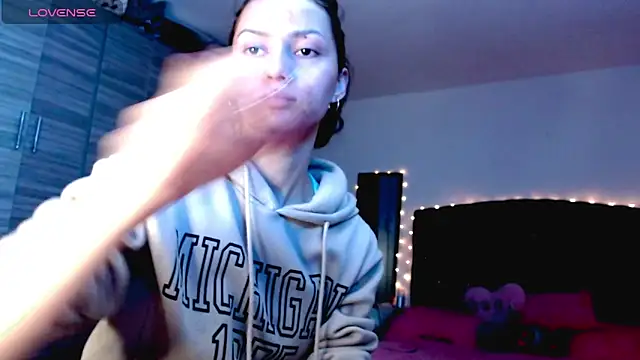 holy juli online show from 12-16-25, 03:55