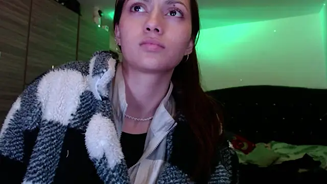 holy juli online show from 06-10-26, 03:39