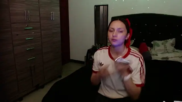 holy juli online show from 06-18-26, 04:24