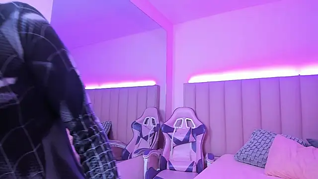 KellyOlsenbe online show from 01-03-25, 08:54