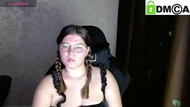 Snapshot of holy_michela chatting on 09-24-25, 02:15 holy michela online show from 09-24-25, 02:15