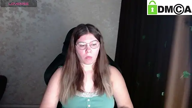 Snapshot of holy_michela chatting on 09-26-25, 04:49 holy michela online show from 09-26-25, 04:49