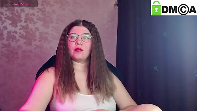 Snapshot of holy_michela chatting on 10-16-25, 06:47 holy michela online show from 10-16-25, 06:47