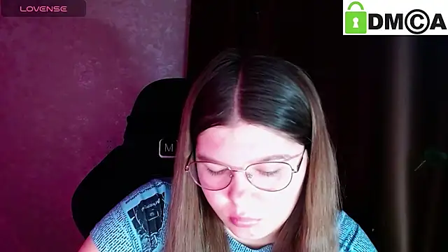 Snapshot of holy_michela chatting on 10-28-25, 03:43 holy michela online show from 10-28-25, 03:43