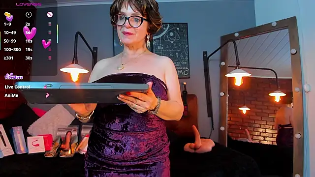 Snapshot of Samantha_mature56 chatting on 03-27-26, 08:26 Samantha mature56 online show from 03-27-26, 08:26