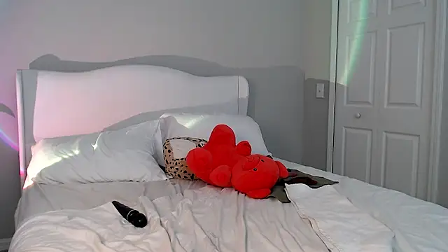 Snapshot of Sophieeestar chatting on 02-03-26, 02:53 Sophieeestar online show from 02-03-26, 02:53
